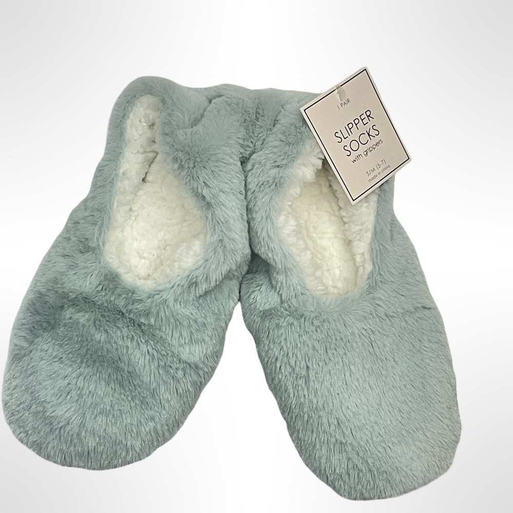 Cozy Fuzzy Slipper Socks in Light Blue NWT - Size S/M - Picture 2 of 4